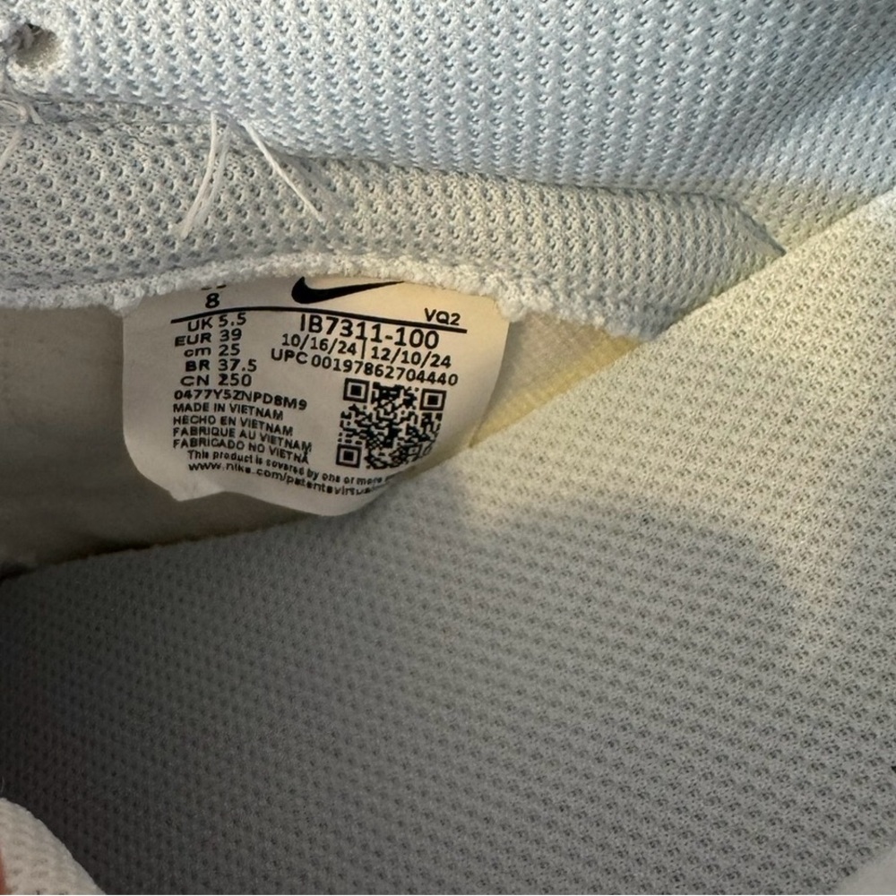 Nike DUNKS in Pale Blue and White New with tags - Picture 7 of 7